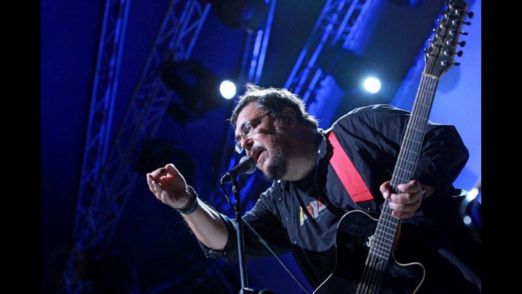 Λαυρέντης Μαχαιρίτσας: Τα παιδικά χρόνια, η αγάπη του για τη μουσική και οι Τερμίτες (βίντεο)