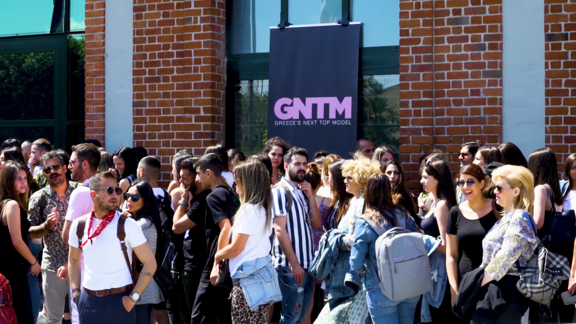 GNTM 2: Ο εκνευρισμός της Ζενεβιέβ και οι ψεύτικες βλεφαρίδες (βίντεο)