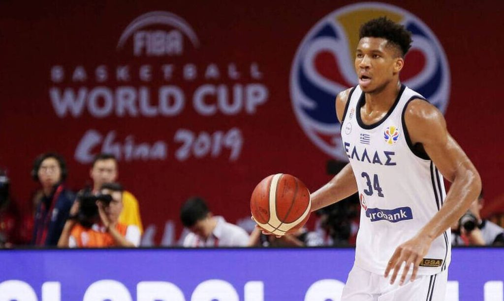 Παγκόσμια επίθεση για το φάουλ στον Αντετοκούνμπο – «Φάουλ έγκλημα από τους διαιτητές» (βίντεο)