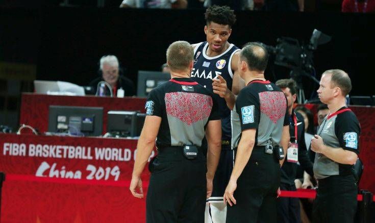 Ελλάδα-Τσεχία: Η ΕΟΚ θα ζητήσει από τη FIBA τη διαγραφή των τριών διαιτητών