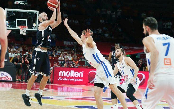Ελλάδα-Τσεχία: Η συγκλονιστική εμφάνιση του Νικ Καλάθη (βίντεο)