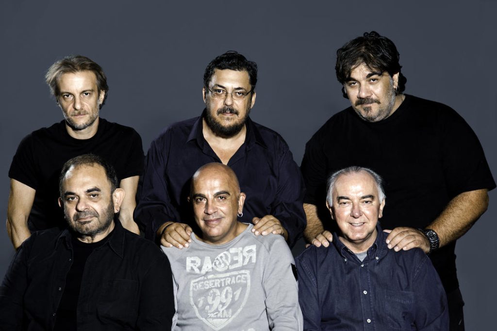 Bίντεο: Όταν ο Λαυρέντης Μαχαιρίτσας τραγούδησε με τον Σάκη Μπουλά «το φλασάκι» που τους ένωσε για πάντα