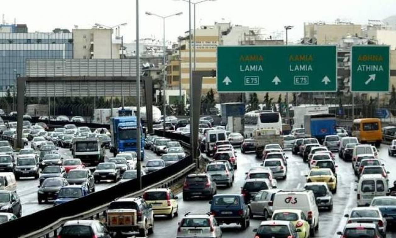 Μποτιλιάρισμα στη λεωφόρο Κηφισού λόγω τροχαίου – Ταλαιπωρία για τους οδηγούς (φωτο)