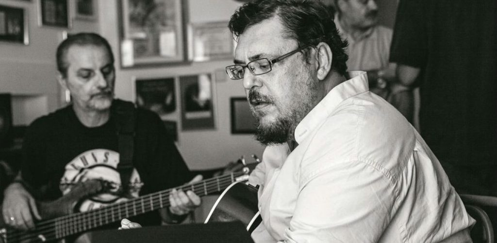 Λαυρέντης Μαχαιρίτσας: Τα πολυαγαπημένα τραγούδια του σπουδαίου τραγουδοποιού (βίντεο)