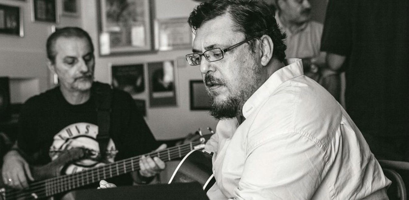 Λαυρέντης Μαχαιρίτσας: Τα πολυαγαπημένα τραγούδια του σπουδαίου τραγουδοποιού (βίντεο)