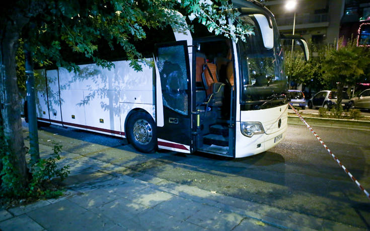 Παραδόθηκε ο άγνωστος άνδρας που πυροβόλησε το πούλμαν – Ποια η σχέση με τον οδηγό