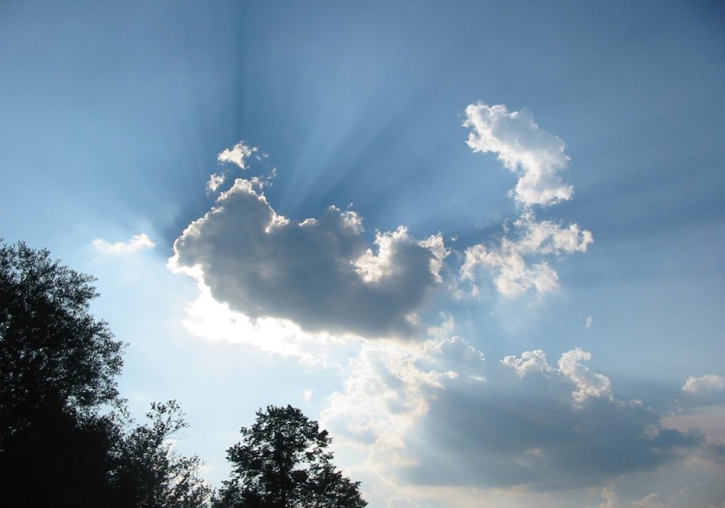 Ο καιρός για αύριο Πέμπτη- Ηλιοφάνεια με νεφώσεις