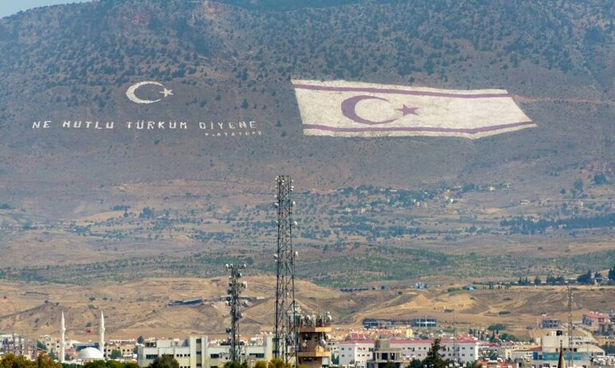 Τουρκικό σχέδιο έντασης στην Κύπρο – Τουρκικά ΜΜΕ: «Ελληνοκύπριος κατέβασε την τουρκική σημαία»