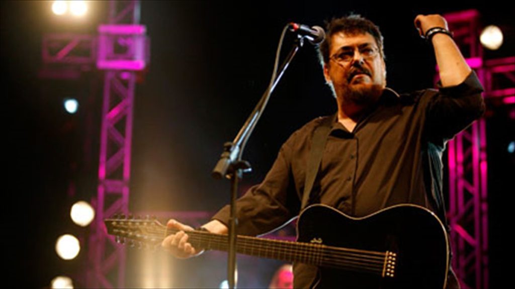 To τελευταίο αντίο στον Λαυρέντη Μαχαιρίτσα – Παρών ο πρωθυπουργός με την σύζυγό του (βίντεο)