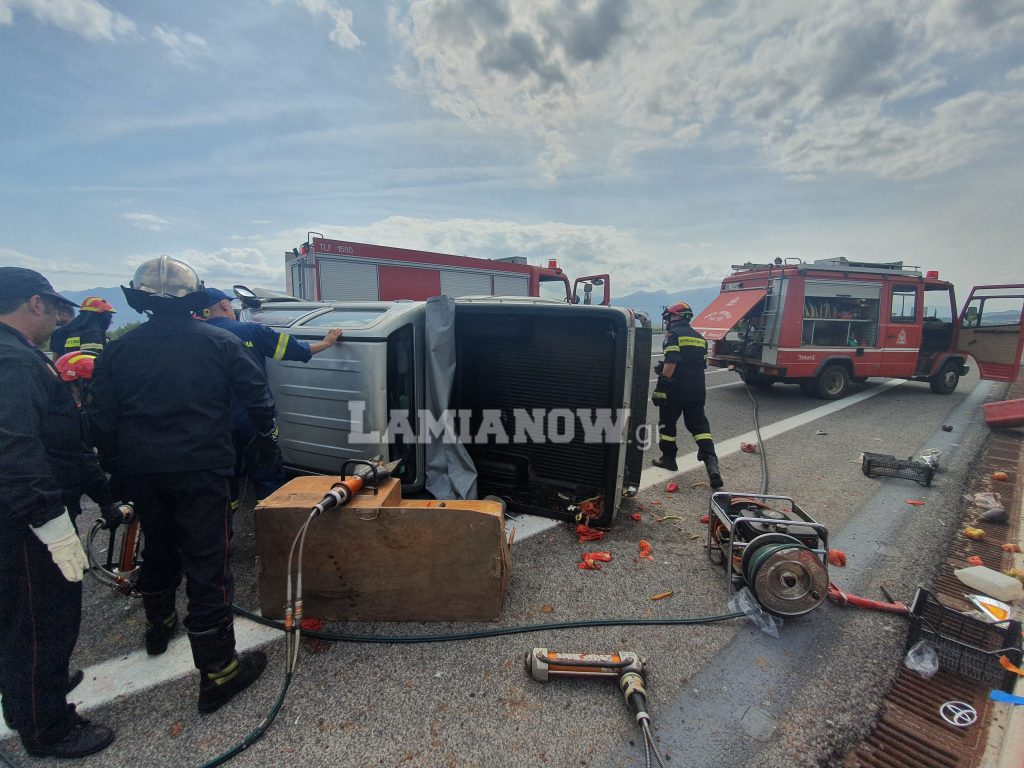 Τροχαίο με αγροτικό όχημα στη Θεσσαλονίκης – Αθηνών έξω από τη Λαμία (φώτο-βίντεο)