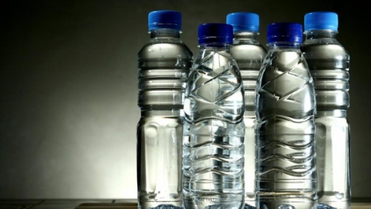 Τι μπορείτε να πάθετε χρησιμοποιώντας το ίδιο πλαστικό μπουκάλι νερού;