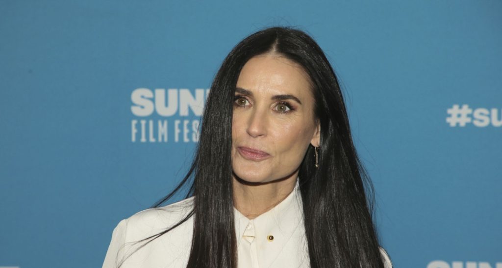 Η Ντέμι Μουρ ποζάρει γuμνή σε εξώφυλλο μετά από… 28 χρόνια (φωτο)