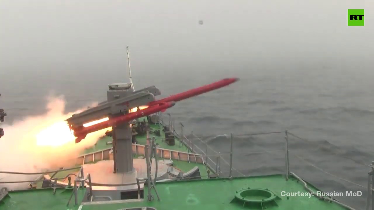 Ρωσία – Στόλος Ειρηνικού: Μαζικές εκτοξεύσεις πυραύλων από σκάφη επιφανείας και αεροσκάφη