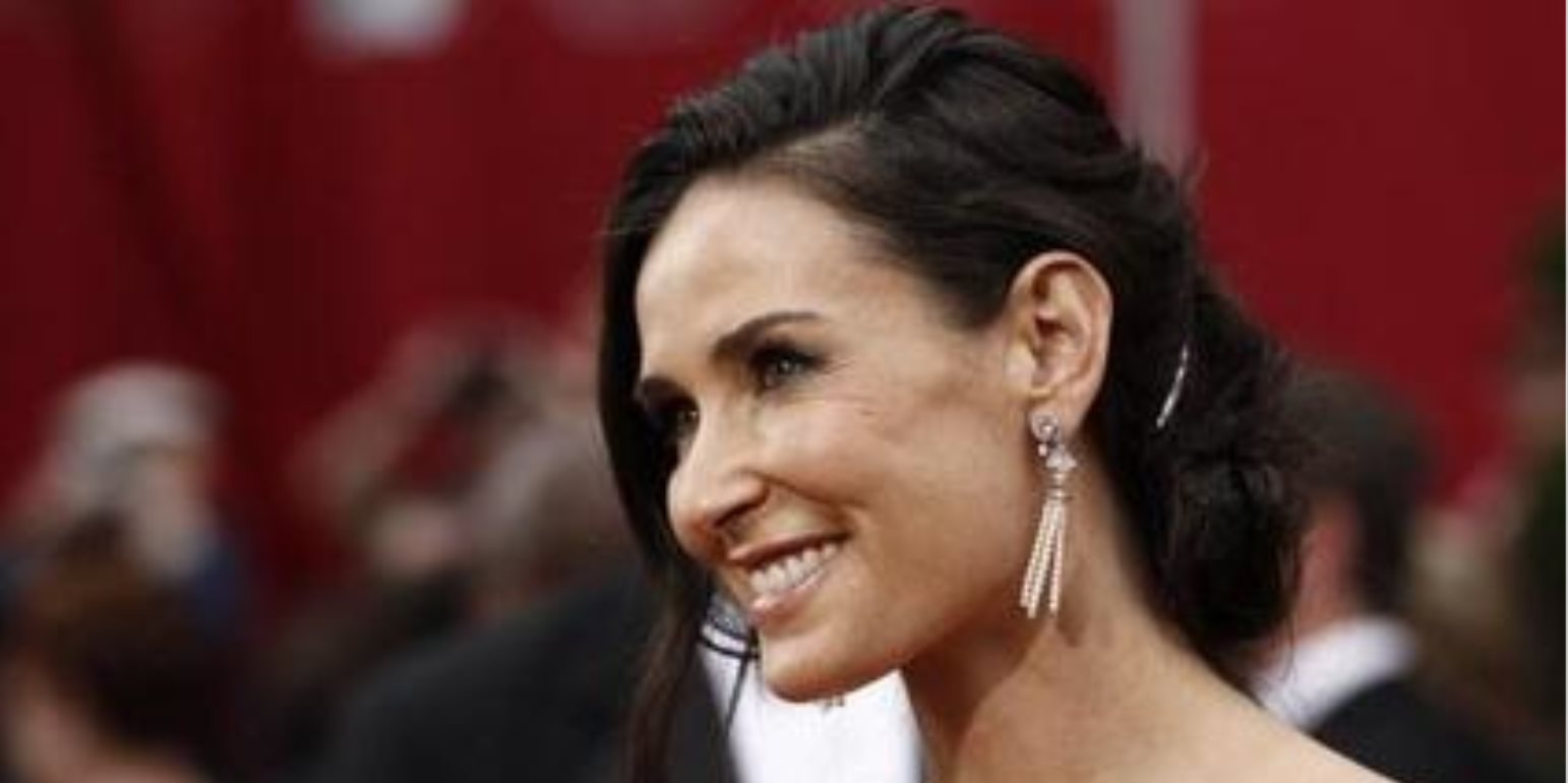 Ντέμι Μουρ: Βιάστηκε στα 15 της – Έμεινε έγκυος από τον Άστον Κούτσερ και απέβαλε