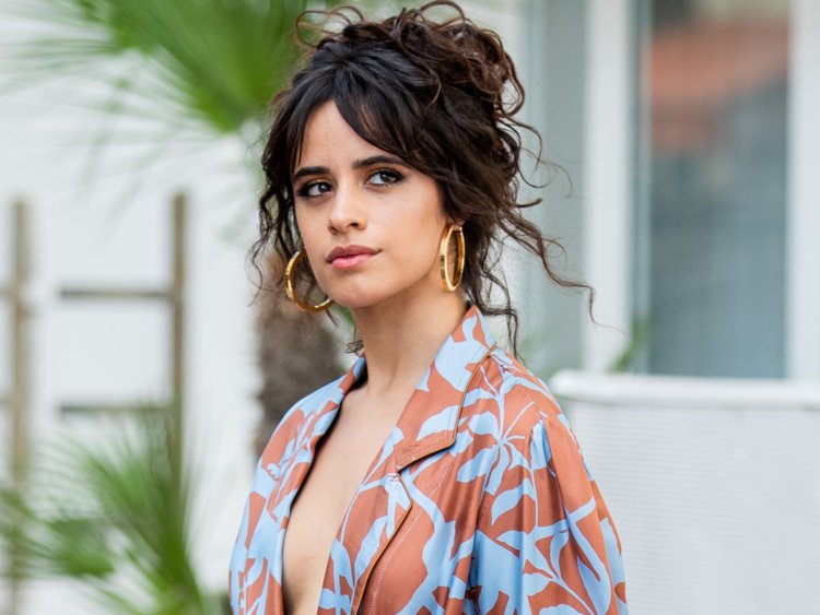 Το βίντεο κλιπ της Camila Cabello μας έκανε να το παρατηρούμε για ώρα (βίντεο)