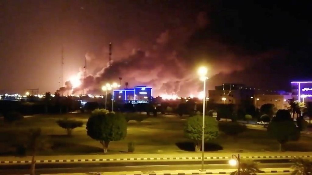 Βίντεο: Τίναξαν στον αέρα τις πετρελαϊκές εγκαταστάσεις της Σαουδικής Αραβίας – Αλυσιδωτές εκρήξεις (upd)
