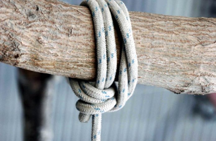 Λαμία: 17χρονη κρεμάστηκε από αυτοσχέδιο βρόγχο – Την βρήκε η γιαγιά της