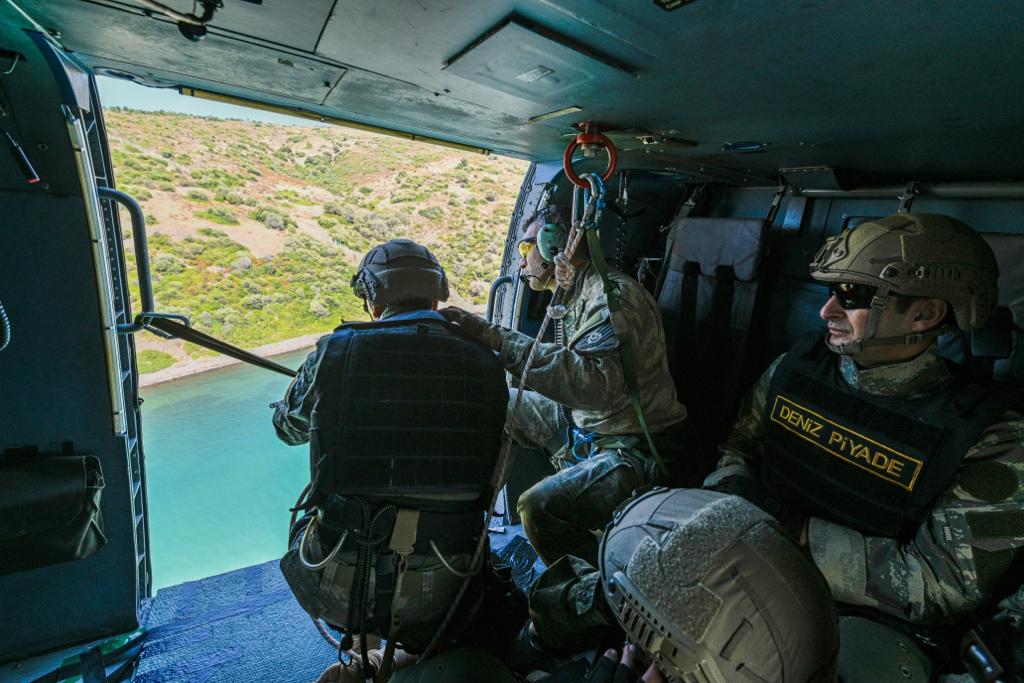 Τουρκία: Ασκήσεις καταρρίχησης και βολών πραγματοποίησαν ομάδες της SAT-SAS