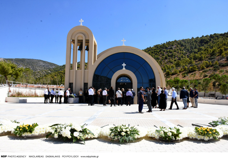 Oικογένεια και φίλοι είπαν το τελευταίο αντίο στον Δημήτρη Ρίζο (φωτο)