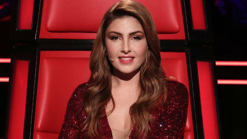 H Έλενα Παπαρίζου ποζάρει ανανεωμένη στην παραλία – Άλλαξε τα μαλλιά της και αδυνάτισε (φωτο)