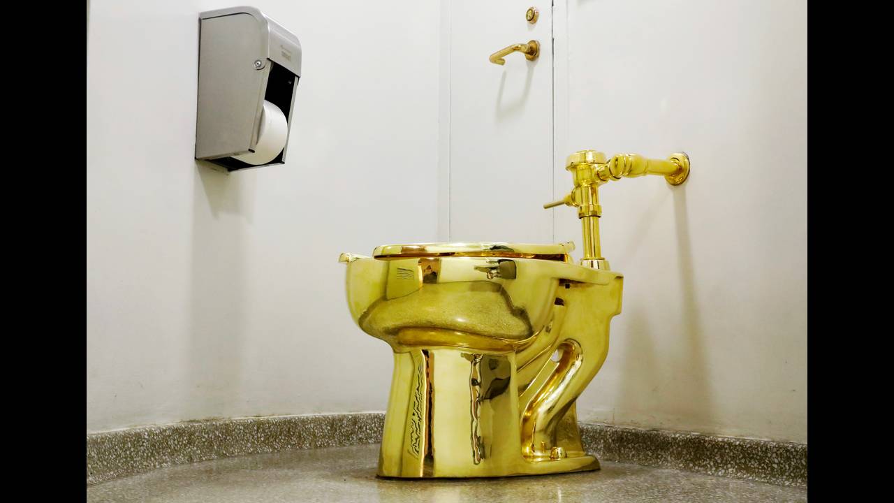 Οι βρετανικές αρχές φοβούνται μήπως λιώσουν την χρυσή τουαλέτα – «Είναι δύσκολο να την κρύψουν για καιρό»