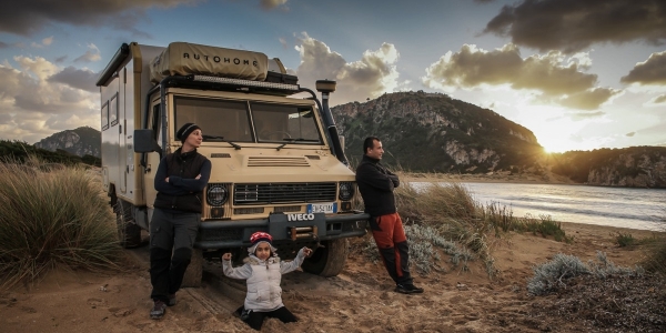 Θεσσαλονίκη: Ζευγάρι με την 7χρονη κόρη του θα γυρίσει τον κόσμο με ένα φορτηγό – Πως θα συνδυαστεί σχολείο και ταξίδι;