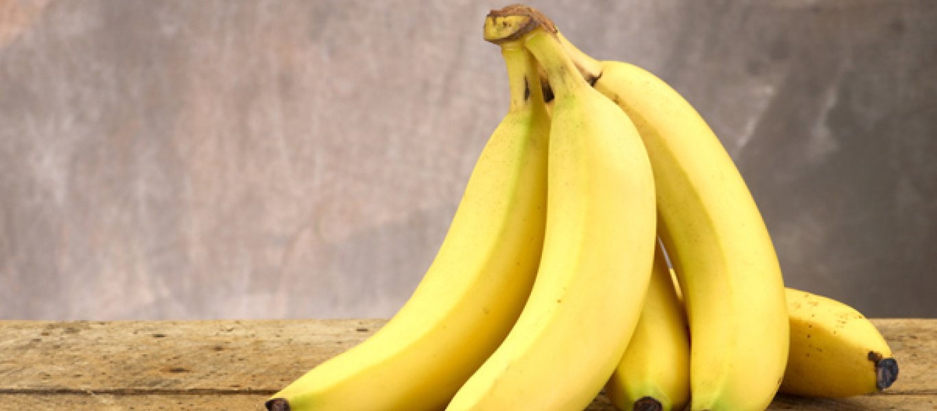 Ποιο είναι το κόλπο για να μην ξαναμαυρίσουν οι μπανάνες (βίντεο)