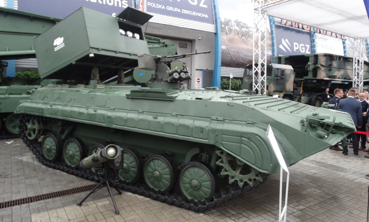 Η Πολωνία παρουσίασε όχημα BMP-1 σε ρόλο καταστροφέα αρμάτων: Για τον ΕΣ ήταν παρωχημένα…