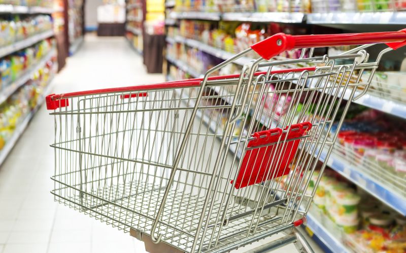 57χρονος βρήκε 10.500 ευρώ σε καρότσι σούπερ μάρκετ και τα παρέδωσε στις Αρχές