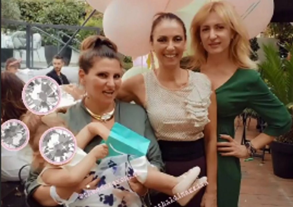 Νονά έγινε η Θεοδώρα Βουτσά (φώτο-βίντεο)