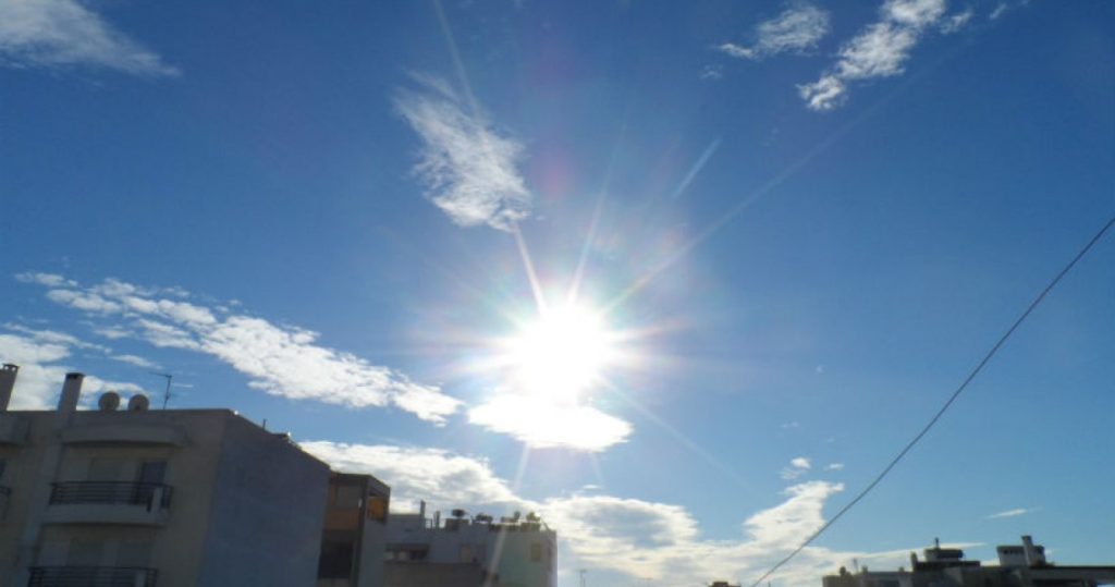 Kαιρός: Ανεβαίνει η θερμοκρασία από αύριο – Θα φτάσει έως και 34 βαθμούς Κελσίου
