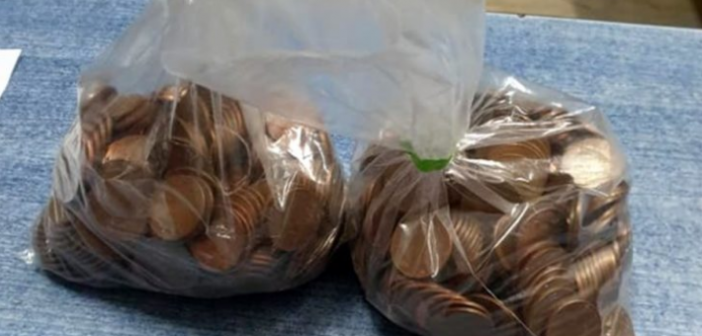 Αγρίνιο: Πήγε έβαλε βενζίνη 40€ και τους πλήρωσε με κέρματα των 5λεπτών! (φώτο-βίντεο)