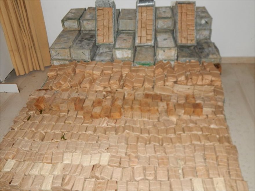 Κύκλωμα εμπορίας καλάσνικοφ στην Κρήτη: Τα «deal» του με τους Αλβανούς εμπόρους και η μεγάλη «μπίζνα» με τις σφαίρες