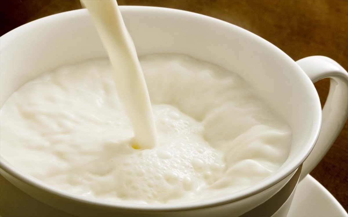 Το ζεστό γάλα μας βοηθά τελικά να κοιμηθούμε ευκολότερα;
