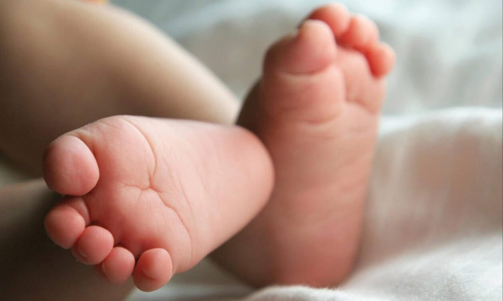 Νίκαια: Αναφορές για κύκλωμα εμπορίας βρεφών – Οι Αρχές έχουν ξεκινήσει τις έρευνες