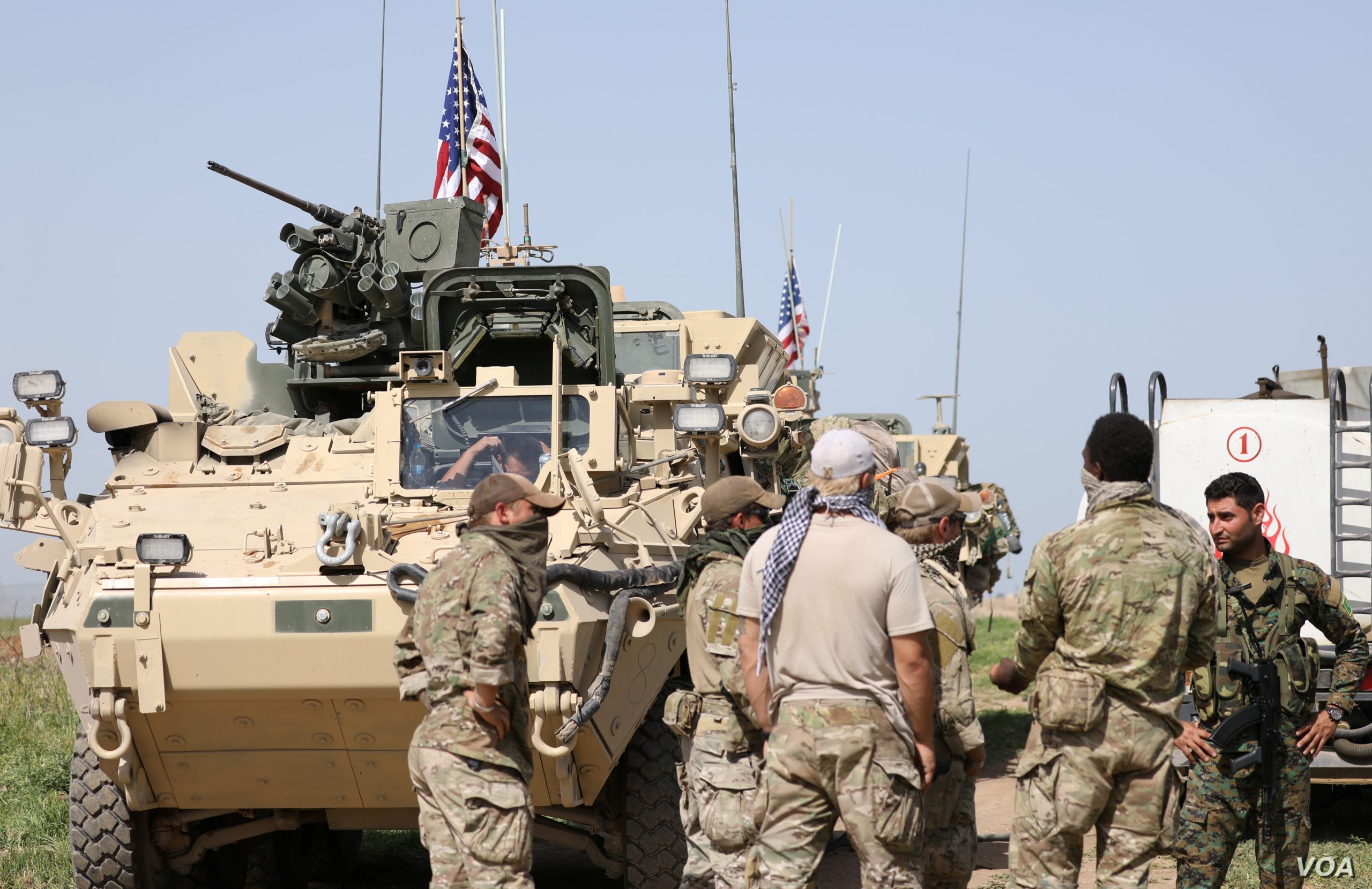 ΗΠΑ: «Συνεχίζουμε να παρέχουμε όπλα και οχήματα στους Κούρδους»