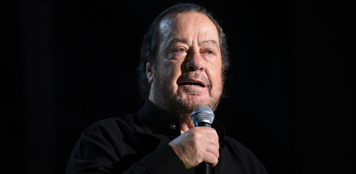 Ο Γιάννης Πάριος ερωτευμένος ξανά; – Ποια είναι η αεροσυνοδός που του έκλεψε την καρδιά; (φωτο)