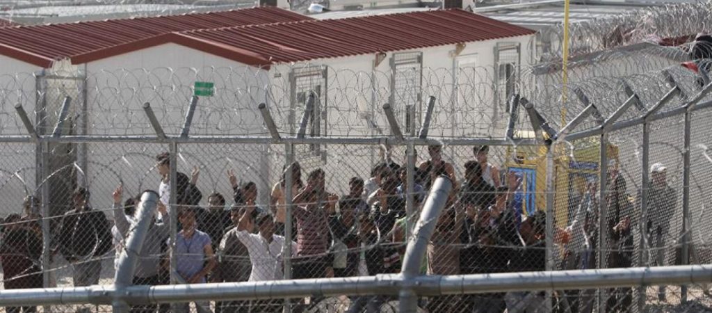 Σε εφαρμογή σχέδιο έκτακτης ανάγκης: Χιλιάδες αλλοδαποί μεταφέρονται σε στρατόπεδα, σχολεία & κτίρια στην Πελοπόννησο!