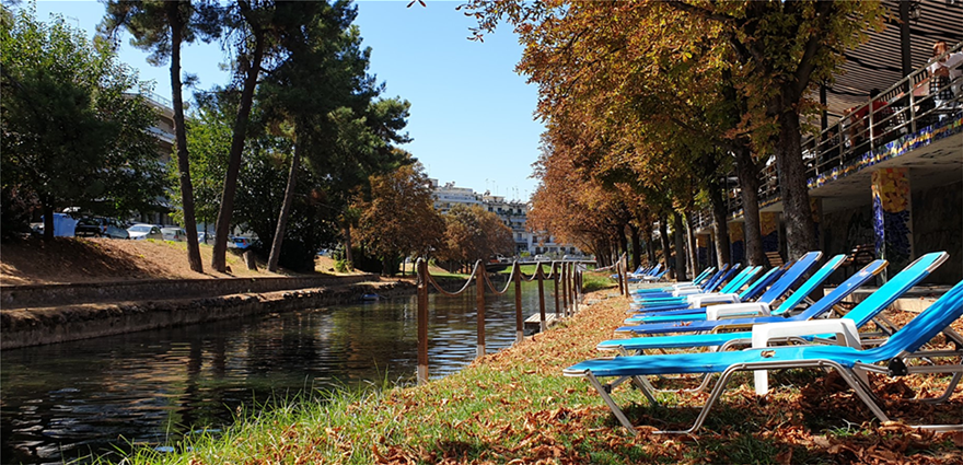 Tα Τρίκαλα απέκτησαν…παραλία – Εξοπλισμός παραλίας στις όχθες του Ληθαίου (φωτο)