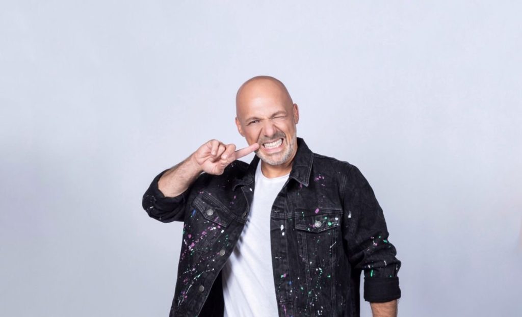 Με έναν καλεσμένο «έκπληξη» θα κάνει πρεμιέρα ο Νίκος Μουτσινάς