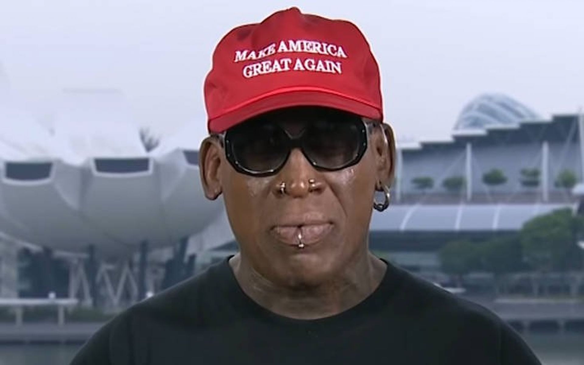 Σάλος με την αποκάλυψη του Ντένις Ρόντμαν: «Η Μαντόνα μου πρόσφερε 20 εκατ. για να την αφήσω έγκυο» (βίντεο)