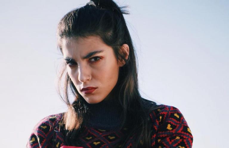 Απάντηση Άρη Καβατζίκη σε Άννα Μαρία Βέλλη: «Δε βγήκα πάνω σε τραπέζια να κάνω τη γατούλα» (βίντεο)