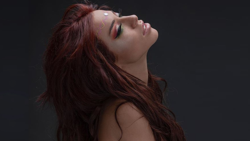 Δεν αναγνωρίζεται: Η E.Στεριανού έγινε κατάξανθη και ποζάρει πιο προκλητικά και απ’ την Τούνη (φωτο)