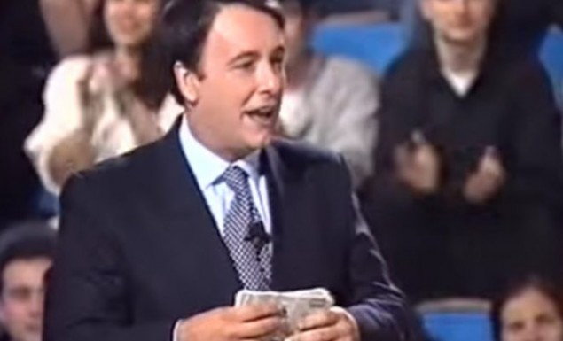 Πέταξε στα σκουπίδια 5 εκατ.: Ο πιο γκαντέμης παίκτης στην ιστορία των ελληνικών τηλεπαιχνιδιών! (βίντεο)