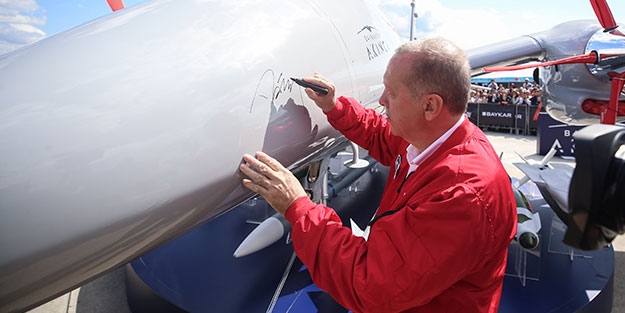 Ο Ερντογάν επιθεώρησε τα  τουρκικά UAV: «Το Akinci άνοιξε “πυρ” στους Έλληνες», λένε οι Τούρκοι