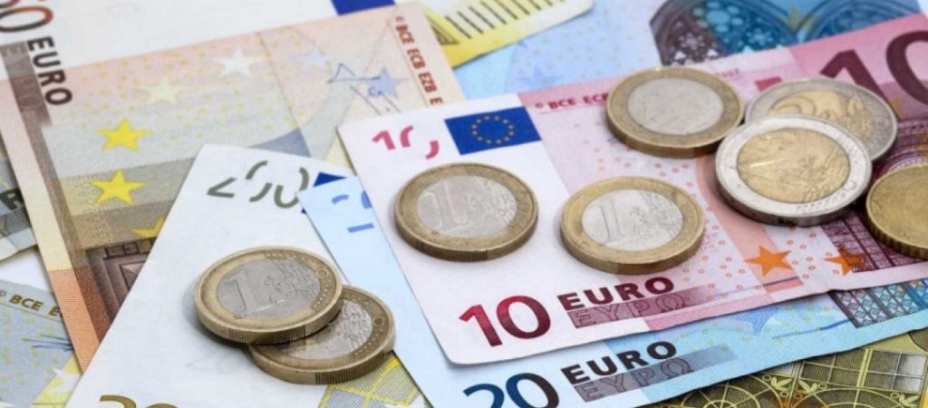 Aυξήσεις σε μισθούς και συντάξεις – Ποιοι θα πάρουν παραπάνω χρήματα