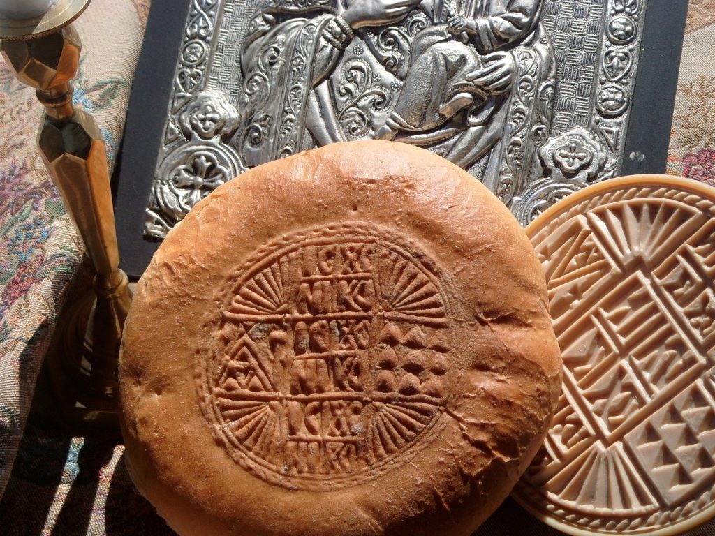 Τι πρέπει να κάνουμε τα ψίχουλα από το Αντίδωρο;