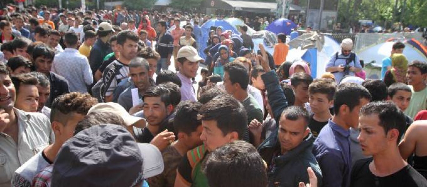 Συνεχίζουν να προκαλούν οι αλλοδαποί: Έκλεισαν τον δρόμο επειδή τους έκοψαν κλήση οι αστυνομικοί