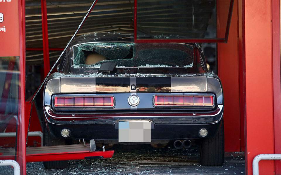 Δύο νέες κλοπές τη νύχτα σε καταστήματα της Αττικής – Εικάζεται πως είναι η συμμορία της ληστείας με τη Mustang (βίντεο)