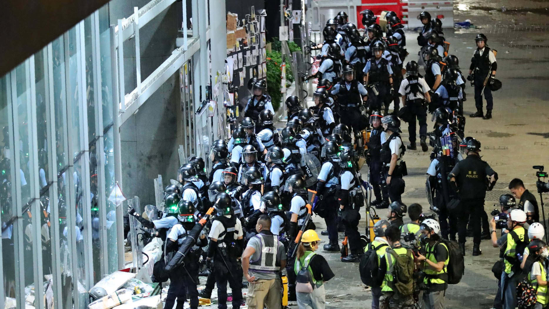 Βράζει το Χονγκ Κονγκ: Νέες συμπλοκές μεταξύ αστυνομίας και διαδηλωτών